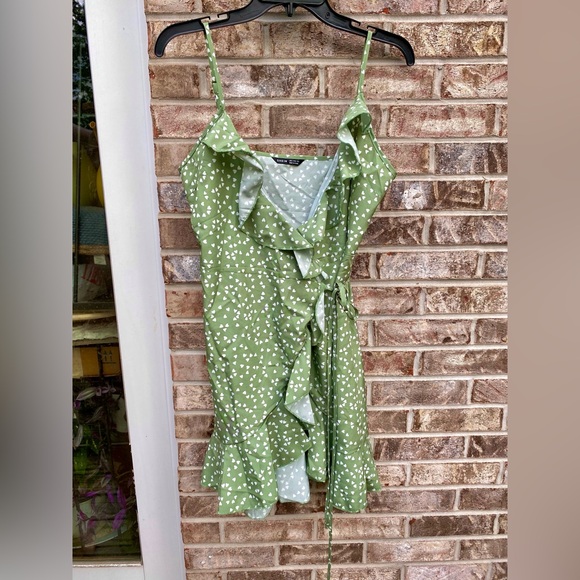 NWOTs Green Apple & White Floral Wrap Around Ruffle Sundress - Picture 6 of 8